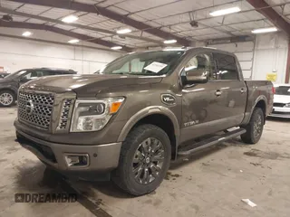 2017 Nissan Titan SV z VIN 1N6AA1E58HN523578, wystawiony jako IAAI lot #42160359 z przebiegiem 101 499 mil mil oraz . Historia ofert i sprzedaży dostępna na DreamBid. Obrazek 20.