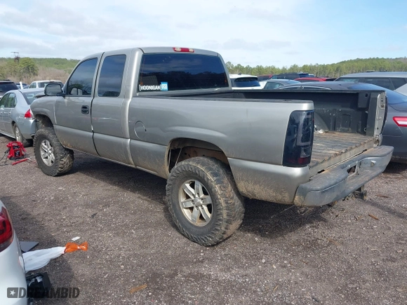 2003 Chevrolet Silverado 1500 Work Truck with VIN 2GCEC19X831370446, listed as a IAAI auction lot 41565715 with 179,326 mi miles. Bid and sale history available at carsss.com. Image 3.