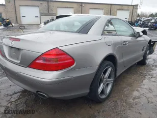 2005 Mercedes-Benz SL-Class 5.0L with VIN WDBSK75F35F099084, listed as a IAAI auction lot 41715942 with 114,880 mi miles. Bid and sale history available at carsss.com. Image 4.