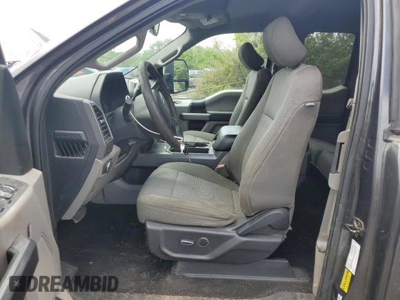 2019 Ford F-350 XL z VIN 1FD8X3HT2KEE17555, wystawiony jako Copart lot #55940505 z przebiegiem 107 979 mil mil oraz Szkody całkowita. Historia ofert i sprzedaży dostępna na DreamBid. Obrazek 7.