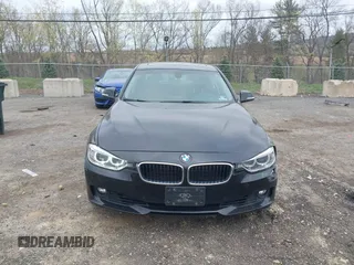 2015 BMW 3 Series 328i xDrive z VIN WBA3B5G53FNS16309, wystawiony jako IAAI lot #42093692 z przebiegiem 84 229 mil mil oraz . Historia ofert i sprzedaży dostępna na DreamBid. Obrazek 12.