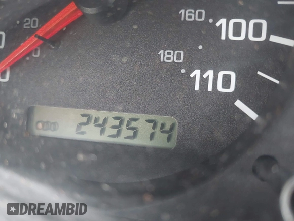2001 Nissan Xterra XE z VIN 5N1ED28T61C526634, wystawiony jako IAAI lot #41764950 z przebiegiem 243 574 mil mil oraz . Historia ofert i sprzedaży dostępna na DreamBid. Obrazek 15.
