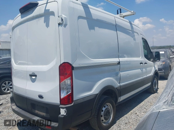 2020 Ford Transit Cargo z VIN 1FTBR1C8XLKB52205, wystawiony jako IAAI lot #42514128 z przebiegiem 103 583 mil mil oraz . Historia ofert i sprzedaży dostępna na DreamBid. Obrazek 4.