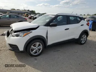 2020 Nissan Kicks S z VIN 3N1CP5BV9LL495856, wystawiony jako Copart lot #53778355 z przebiegiem 99 114 mil mil oraz Szkoda całkowita • Salvage title. Historia ofert i sprzedaży dostępna na DreamBid. Obrazek 1.
