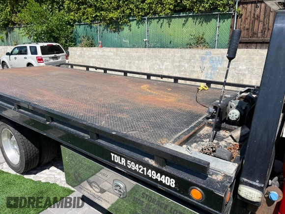 2019 Ford F-550 XL z VIN 1FDUF5GTXKED16424, wystawiony jako Copart lot #58211125 z przebiegiem 200 684 mil mil oraz Szkody całkowita. Historia ofert i sprzedaży dostępna na DreamBid. Obrazek 6.