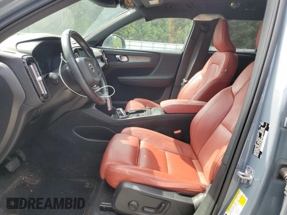 2020 Volvo XC40 Inscription with VIN YV4162UL2L2268301, listed as a Copart auction lot 68509984 with 85,758 mi miles and Salvage Title. Bid and sale history available at DreamBid. Image 7.