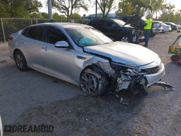 2020 Kia Optima SE z VIN 5XXGT4L33LG438808, wystawiony jako IAAI lot #41901977 z przebiegiem 111 126 mil mil oraz . Historia ofert i sprzedaży dostępna na DreamBid. Obrazek 1.
