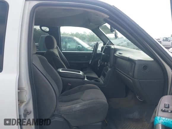 2005 Chevrolet Silverado 1500HD LT z VIN 1GCGC13U85F821460, wystawiony jako IAAI lot #42150934 z przebiegiem 272 356 mil mil oraz . Historia ofert i sprzedaży dostępna na DreamBid. Obrazek 5.