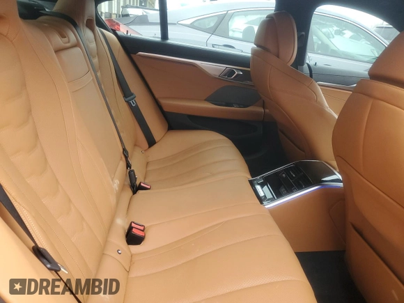 2022 BMW 8 Series M850i z VIN WBAGV8C03NCJ36975, wystawiony jako Copart lot #44008505 z przebiegiem 16 631 mil mil oraz Szkoda całkowita • Salvage title. Historia ofert i sprzedaży dostępna na DreamBid. Obrazek 10.