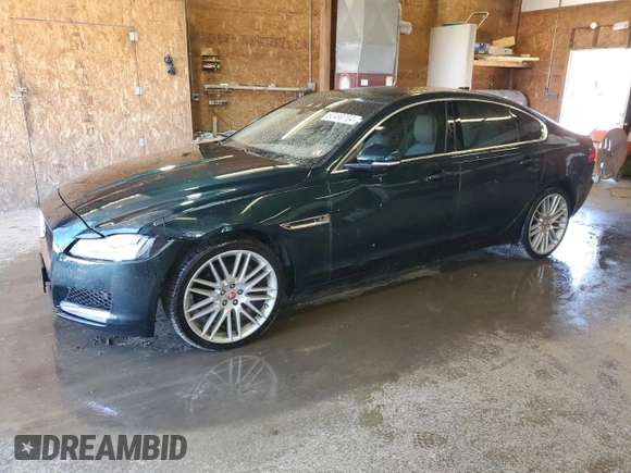2016 Jaguar XF 35t Prestige with VIN SAJBK4BV1GCY17006, listed as a Copart auction lot 60490704 with 58,250 mi miles and Salvage Title. Bid and sale history available at carsss.com. Image 1.
