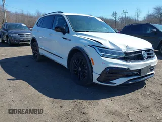 2022 Volkswagen Tiguan SE R-Line Black z VIN 3VV8B7AX4NM027208, wystawiony jako IAAI lot #41729385 z przebiegiem 51 274 mil mil oraz . Historia ofert i sprzedaży dostępna na DreamBid. Obrazek 18.