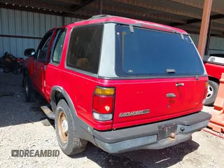 1996 Ford Explorer z VIN 1FMCU24X3TUA68712, wystawiony jako IAAI lot #41976840 z przebiegiem 274 887 mil mil oraz . Historia ofert i sprzedaży dostępna na DreamBid. Obrazek 3.