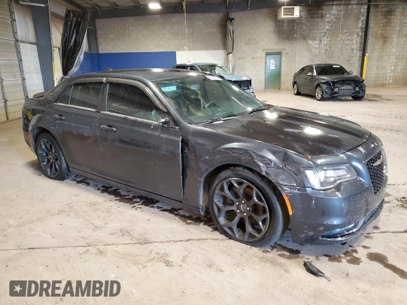2019 Chrysler 300 S z VIN 2C3CCABG2KH516027, wystawiony jako Copart lot #84686654 z przebiegiem 73 155 mil mil oraz Szkoda całkowita • Salvage title. Historia ofert i sprzedaży dostępna na DreamBid. Obrazek 4.
