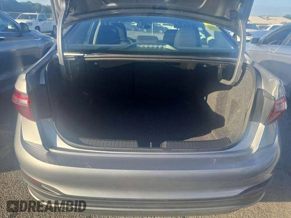 2024 Volkswagen Jetta S z VIN 3VW5M7BU3RM054029, wystawiony jako IAAI lot #42809045 z przebiegiem 22 859 mil mil oraz . Historia ofert i sprzedaży dostępna na DreamBid. Obrazek 16.