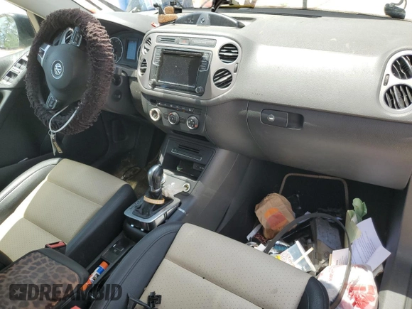 2017 Volkswagen Tiguan S with VIN WVGBV7AXXHK035526, listed as a Copart auction lot 48862055 with 89,558 mi miles and Clean Title. Bid and sale history available at DreamBid. Image 8.