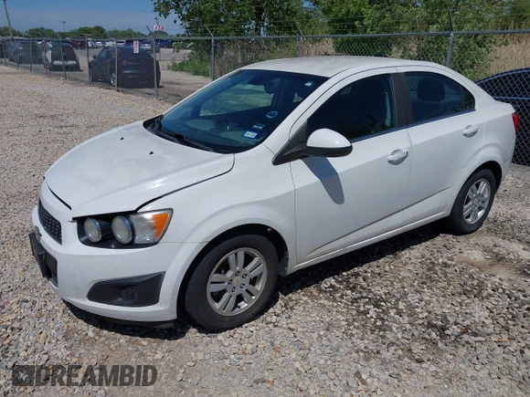 2012 Chevrolet Sonic LT z VIN 1G1JC5SH8C4176795, wystawiony jako IAAI lot #42291906 z przebiegiem Nie podano mil oraz . Historia ofert i sprzedaży dostępna na DreamBid. Obrazek 17.