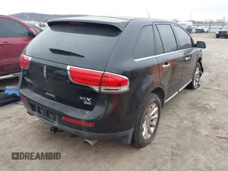 2012 Lincoln MKX z VIN 2LMDJ8JK0CBL17485, wystawiony jako IAAI lot #41697261 z przebiegiem 171 648 mil mil oraz . Historia ofert i sprzedaży dostępna na DreamBid. Obrazek 4.