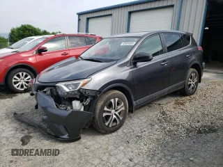 2018 Toyota RAV4 LE z VIN JTMBFREVXJJ738173, wystawiony jako Copart lot #62634065 z przebiegiem 82 094 mil mil oraz Szkoda całkowita • Salvage title. Historia ofert i sprzedaży dostępna na DreamBid. Obrazek 1.