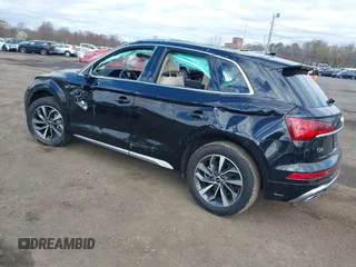 2024 Audi Q5 S line Premium z VIN WA1GAAFY8R2043043, wystawiony jako IAAI lot #42054728 z przebiegiem 10 929 mil mil oraz . Historia ofert i sprzedaży dostępna na DreamBid. Obrazek 3.