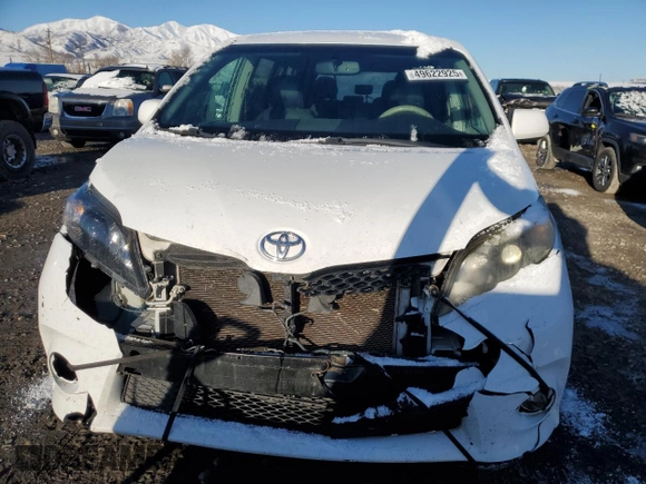 2012 Toyota Sienna SE with VIN 5TDXK3DC5CS214658, listed as a Copart auction lot 49622925 with 120,693 mi miles and Salvage title. Bid and sale history available at DreamBid. Image 5.