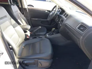 2014 Volkswagen Jetta SE с VIN 3VWD17AJ8EM284395, выставлен на аукционе IAAI как лот 42686750 с пробегом 183 600 миль миль и . История ставок и продаж доступна на DreamBid. Изображение 5.
