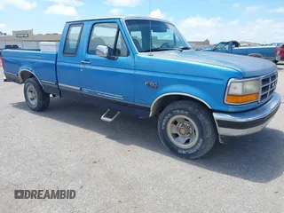 1993 Ford F-150 z VIN 1FTEX15N8PKA26551, wystawiony jako IAAI lot #42810274 z przebiegiem 161 809 mil mil oraz . Historia ofert i sprzedaży dostępna na DreamBid. Obrazek 1.