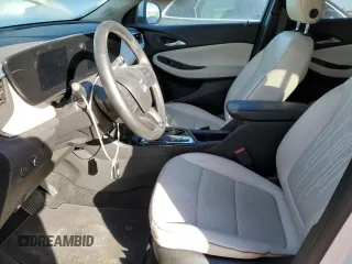 2024 Buick Encore GX Avenir z VIN KL4AMFSL8RB054564, wystawiony jako Copart lot #41666435 z przebiegiem 5 733 mil mil oraz Szkoda całkowita • Salvage title. Historia ofert i sprzedaży dostępna na DreamBid. Obrazek 7.