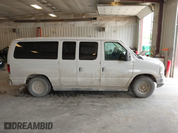 2010 Ford Econoline Passenger XL z VIN 1FBNE3BLXADA34381, wystawiony jako IAAI lot #42360257 z przebiegiem 211 639 mil mil oraz . Historia ofert i sprzedaży dostępna na DreamBid. Obrazek 13.