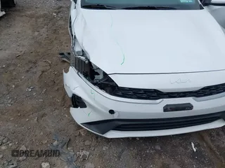 2023 Kia Forte LXS z VIN 3KPF24AD9PE657457, wystawiony jako IAAI lot #42242569 z przebiegiem 11 250 mil mil oraz . Historia ofert i sprzedaży dostępna na DreamBid. Obrazek 6.