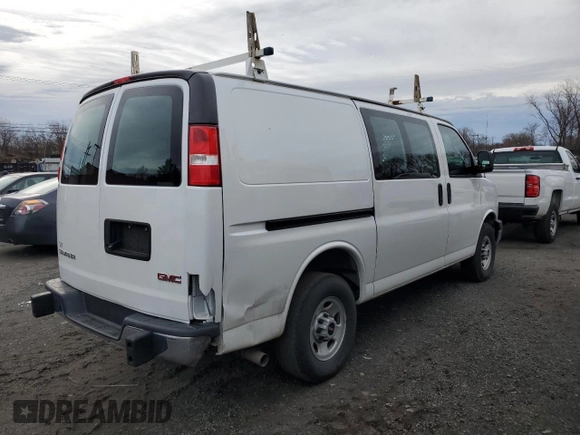 2021 GMC Savana Cargo z VIN 1GTW7AF76M1246793, wystawiony jako Copart lot #53175075 z przebiegiem 52 061 mil mil oraz Szkody całkowita. Historia ofert i sprzedaży dostępna na DreamBid. Obrazek 3.