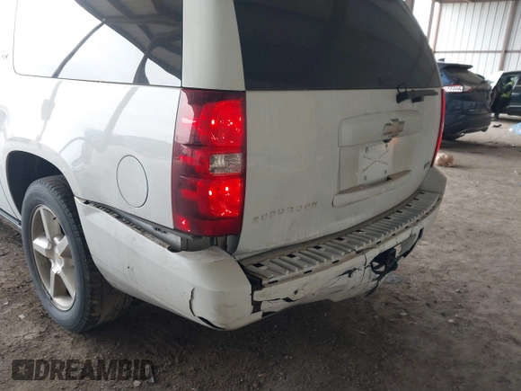 2008 Chevrolet Suburban LT w/3LT with VIN 3GNFC16088G176940, listed as a IAAI auction lot 41596604 with 264,173 mi miles. Bid and sale history available at carsss.com. Image 6.