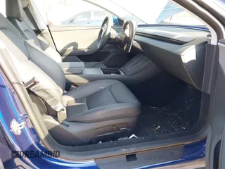 2024 Tesla Model 3 z VIN 5YJ3E1EA4RF751347, wystawiony jako IAAI lot #42185531 z przebiegiem 9328 mil mil oraz . Historia ofert i sprzedaży dostępna na DreamBid. Obrazek 5.
