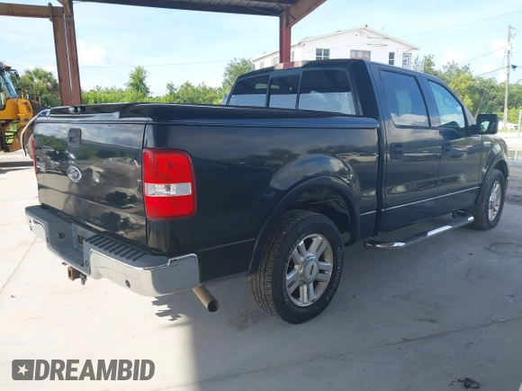 2004 Ford F-150 XLT z VIN 1FTPW12554KD31646, wystawiony jako IAAI lot #42798307 z przebiegiem 263 985 mil mil oraz . Historia ofert i sprzedaży dostępna na DreamBid. Obrazek 4.