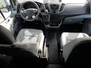 2018 Ford Transit with VIN 1FTYR2CM6JKB24072, listed as a Copart auction lot 44672085 with 61,641 mi miles and Clean Title. Bid and sale history available at carsss.com. Image 8.