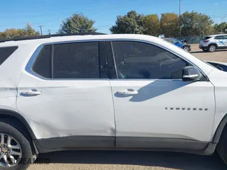 2019 Chevrolet Traverse LT Leather with VIN 1GNERHKW2KJ235242, listed as a IAAI auction lot 40596424 with 97,979 mi miles. Bid and sale history available at carsss.com. Image 14.