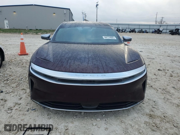 2023 Lucid Air Grand Touring z VIN 50EA1GBA4PA002253, wystawiony jako Copart lot #44174925 z przebiegiem 9760 mil mil oraz Tytuł czysty. Historia ofert i sprzedaży dostępna na DreamBid. Obrazek 5.