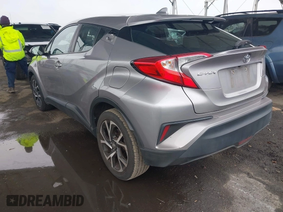 2018 Toyota C-HR XLE z VIN NMTKHMBX0JR007935, wystawiony jako IAAI lot #41805818 z przebiegiem 58 366 mil mil oraz . Historia ofert i sprzedaży dostępna na DreamBid. Obrazek 3.