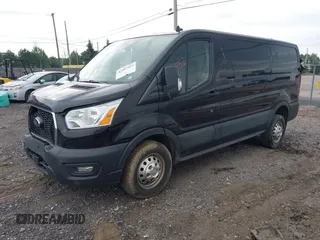2022 Ford Transit z VIN 1FTYE2Y88NKA08465, wystawiony jako IAAI lot #42387552 z przebiegiem 90 951 mil mil oraz . Historia ofert i sprzedaży dostępna na DreamBid. Obrazek 17.