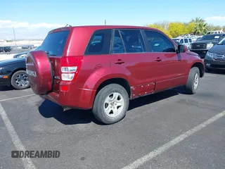 2008 Suzuki Grand Vitara w/Spare & Cargo Covers z VIN JS3TD941084101215, wystawiony jako IAAI lot #42154547 z przebiegiem 141 851 mil mil oraz . Historia ofert i sprzedaży dostępna na DreamBid. Obrazek 4.