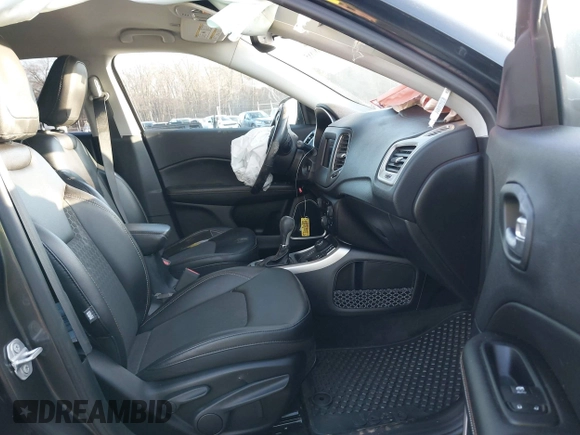 2019 Jeep Compass Latitude with VIN 3C4NJDBB8KT768355, listed as a IAAI auction lot 41480885 with 30,823 mi miles and . Bid and sale history available at carsss.com. Image 5.