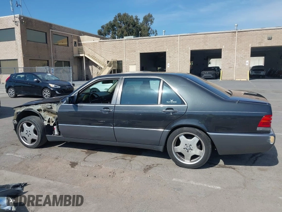 1993 Mercedes-Benz 500 z VIN WDBGA51E5PA138123, wystawiony jako IAAI lot #42012923 z przebiegiem 141 594 mil mil oraz . Historia ofert i sprzedaży dostępna na DreamBid. Obrazek 15.