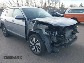2024 Volkswagen Atlas SE z VIN 1V2WR2CA6RC566660, wystawiony jako IAAI lot #41255378 z przebiegiem 12 814 mil mil oraz . Historia ofert i sprzedaży dostępna na DreamBid. Obrazek 1.