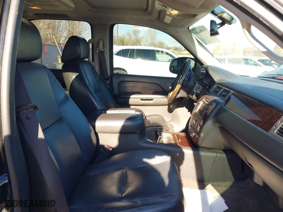 2009 GMC Yukon Denali with VIN 1GKFK03249R163622, listed as a IAAI auction lot 41279580 with 185,441 mi miles. Bid and sale history available at carsss.com. Image 5.