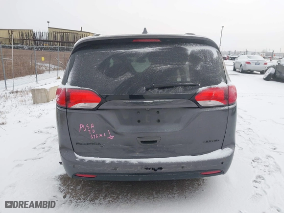 2018 Chrysler Pacifica Limited with VIN 2C4RC1GG8JR351124, listed as a IAAI auction lot 41398544 with 0 mi miles. Bid and sale history available at carsss.com. Image 16.