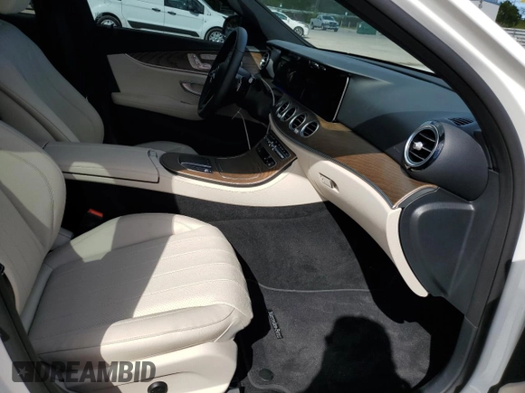 2022 Mercedes-Benz E-Class E 350 with VIN W1KZF8DB8NB083632, listed as a Copart auction lot 64756132 with 2,704 mi miles. Bid and sale history available at carsss.com. Image 5.