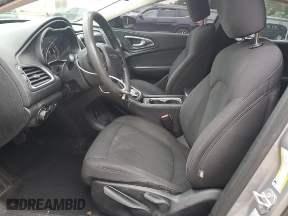 2015 Chrysler 200 Limited z VIN 1C3CCCAB8FN632007, wystawiony jako Copart lot #59488365 z przebiegiem 136 788 mil mil oraz Szkoda całkowita • Salvage title. Historia ofert i sprzedaży dostępna na DreamBid. Obrazek 7.