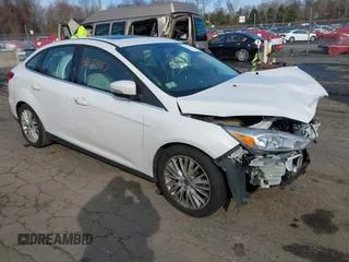 2018 Ford Focus Titanium z VIN 1FADP3J25JL293835, wystawiony jako IAAI lot #41877487 z przebiegiem 109 211 mil mil oraz . Historia ofert i sprzedaży dostępna na DreamBid. Obrazek 1.