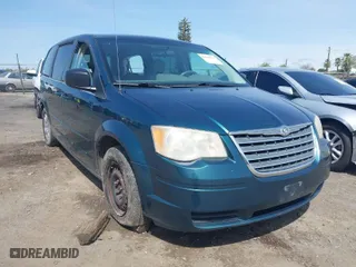 2009 Chrysler Town & Country LX with VIN 2A8HR44E09R652375, listed as a IAAI auction lot 41818835 with 175,501 mi miles. Bid and sale history available at carsss.com. Image 1.