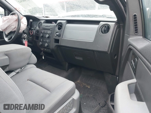 2013 Ford F-150 XL z VIN 1FTMF1CM1DKF27849, wystawiony jako IAAI lot #42308542 z przebiegiem 74 352 mil mil oraz . Historia ofert i sprzedaży dostępna na DreamBid. Obrazek 5.