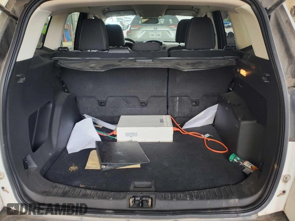 2017 Ford Escape SE z VIN 1FMCU0GD4HUC98854, wystawiony jako IAAI lot #42558269 z przebiegiem 62 975 mil mil oraz . Historia ofert i sprzedaży dostępna na DreamBid. Obrazek 5.